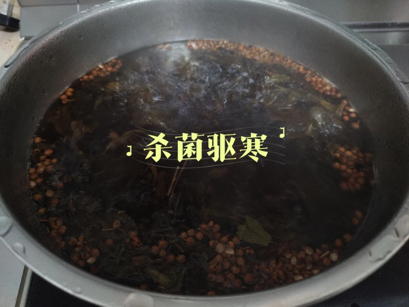 大概判断是跖疣里面有黑色的线泡脚会泡发不疼不痒越来
