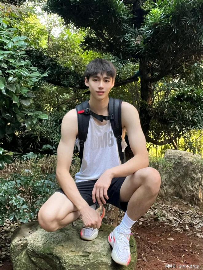 身为男生,身材非常瘦小,很自卑如何让自己高大?