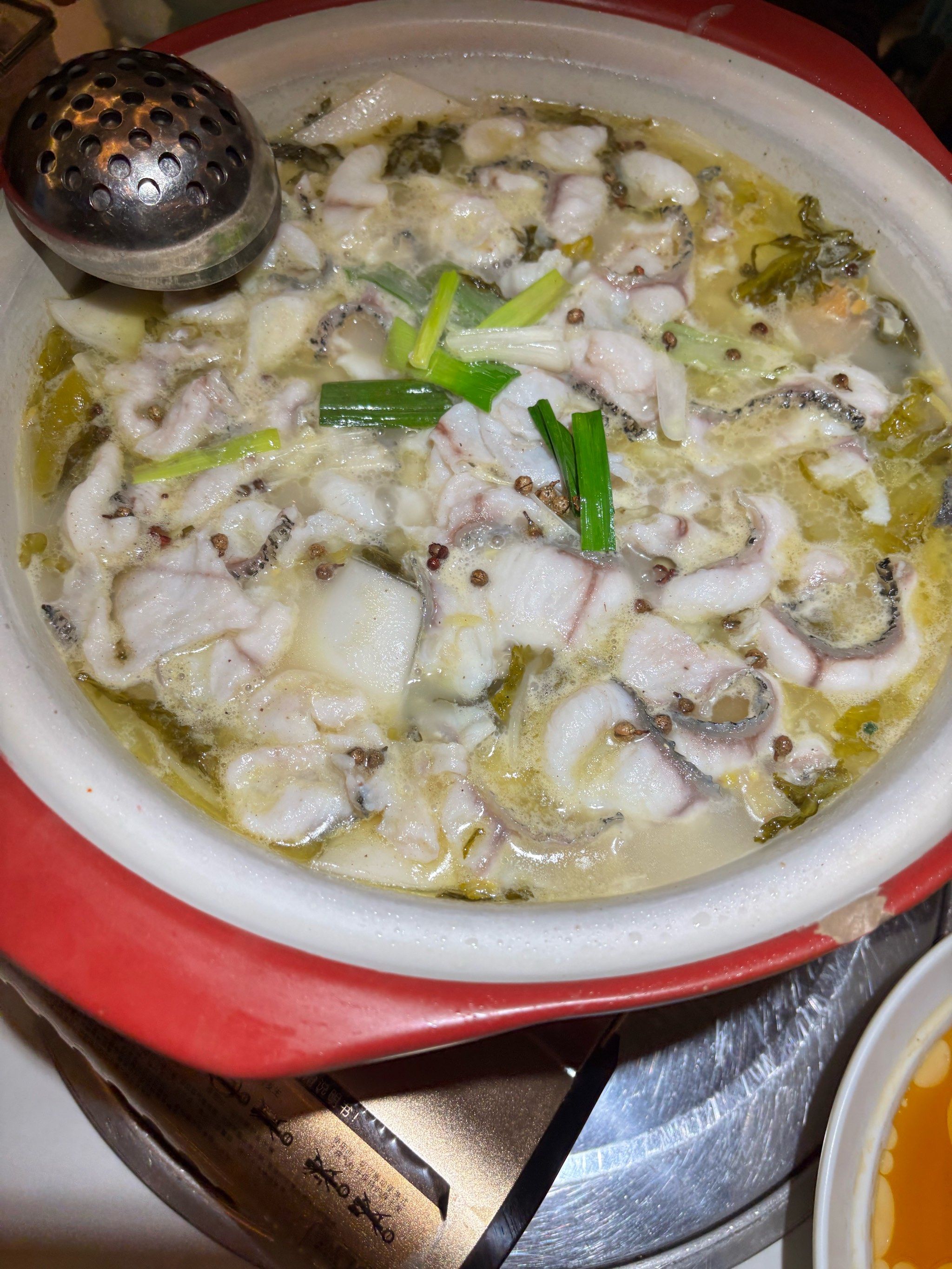 孕妇可以吃酸菜鱼吗?