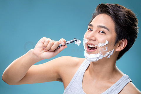 男生什么时候可以刮胡子