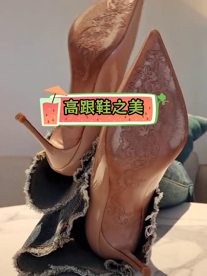 女朋友喜欢高跟靴踩我的肚子和裆部,力度