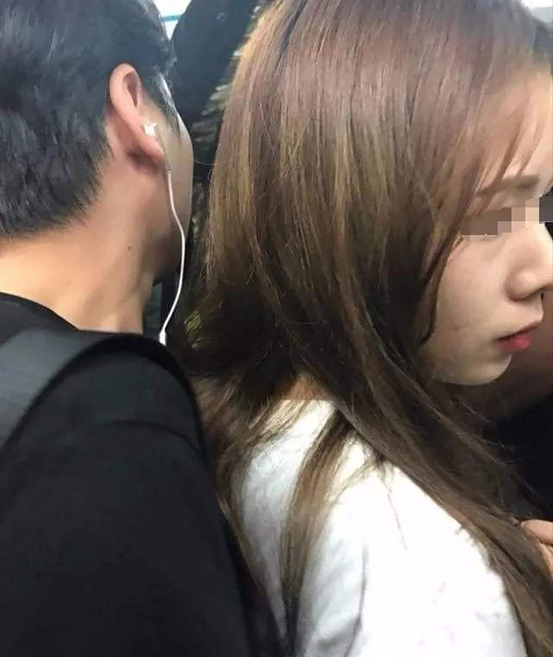 恋爱的两人在一起时男孩能否触摸女孩的阴部?