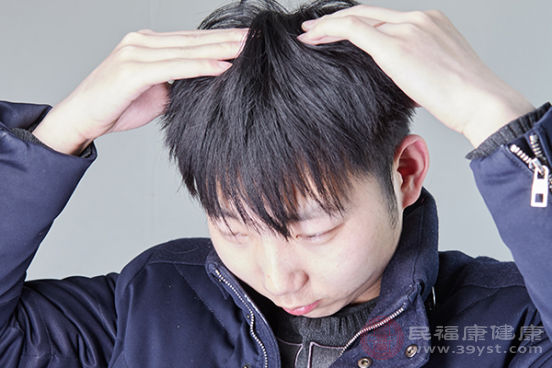 脑袋里面一阵一阵的抽痛