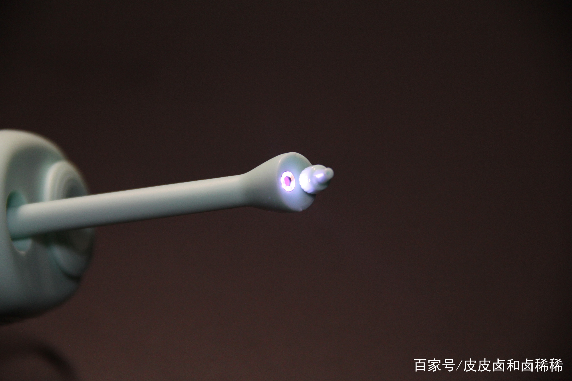 我口腔内部牙缝之间有黑色污垢