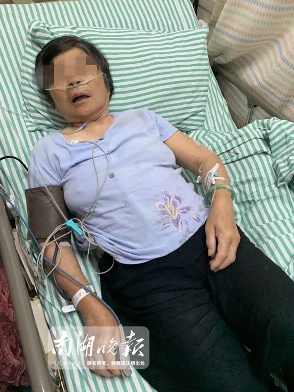 飞蚂蚁咬完之后全身是小疙瘩和红肿