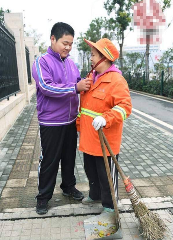 医生我今年15岁,我妈妈帮我洗澡