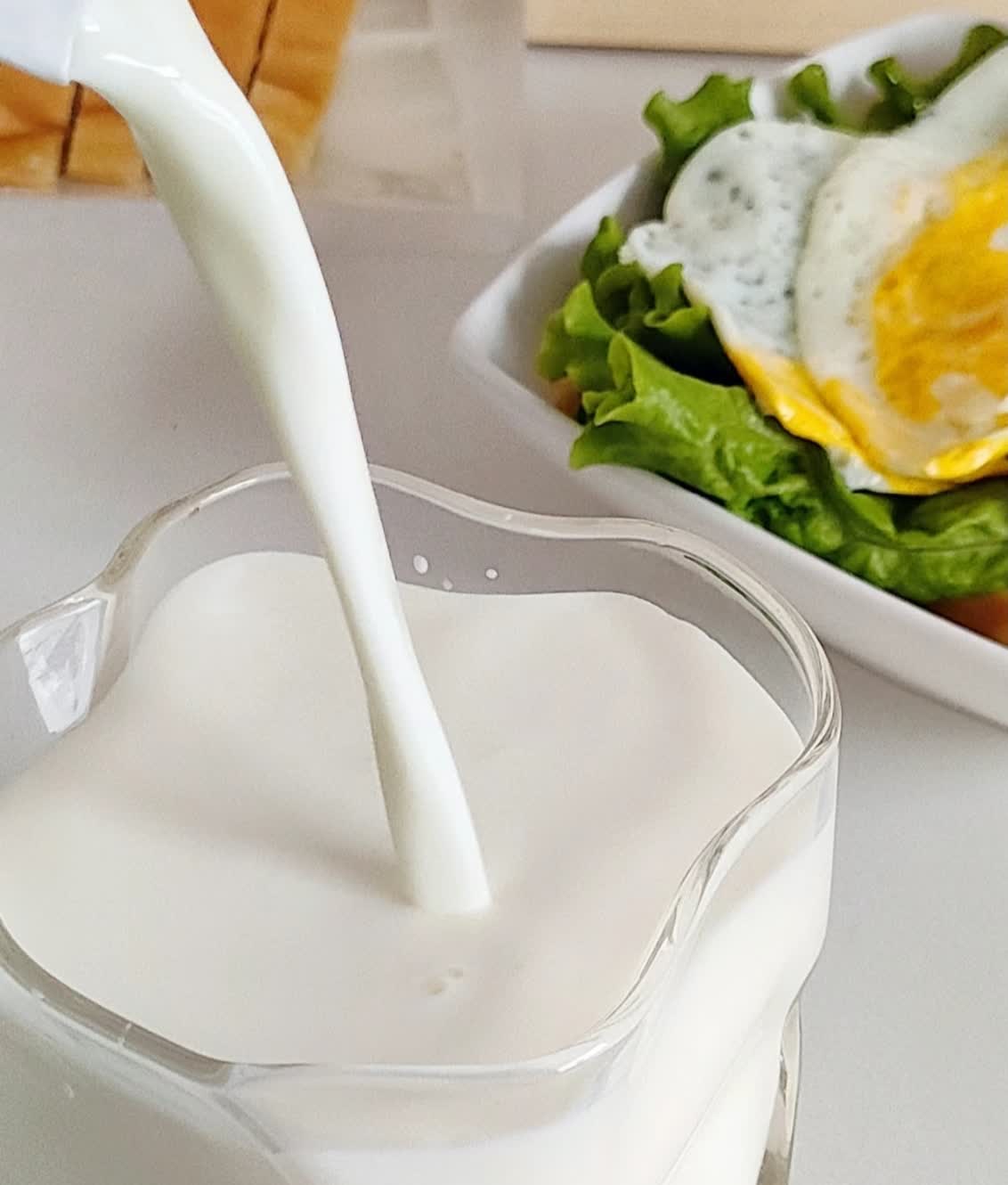 早上空腹喝牛奶好吗