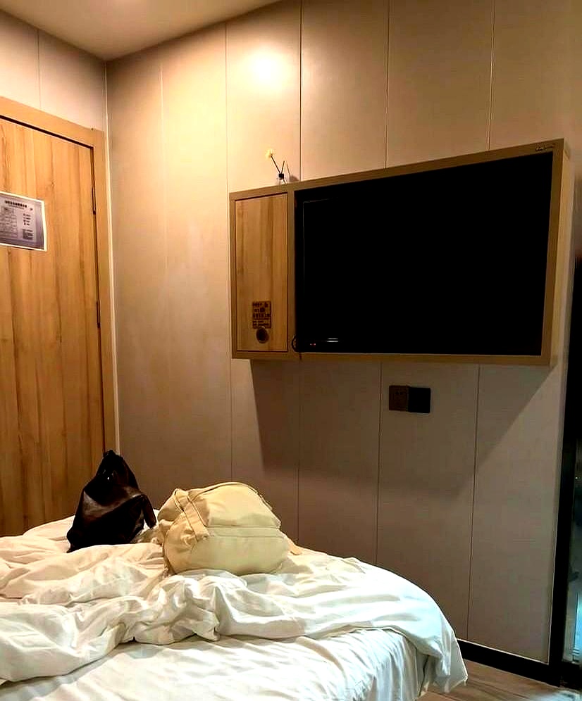 我男朋友把我拉去开房