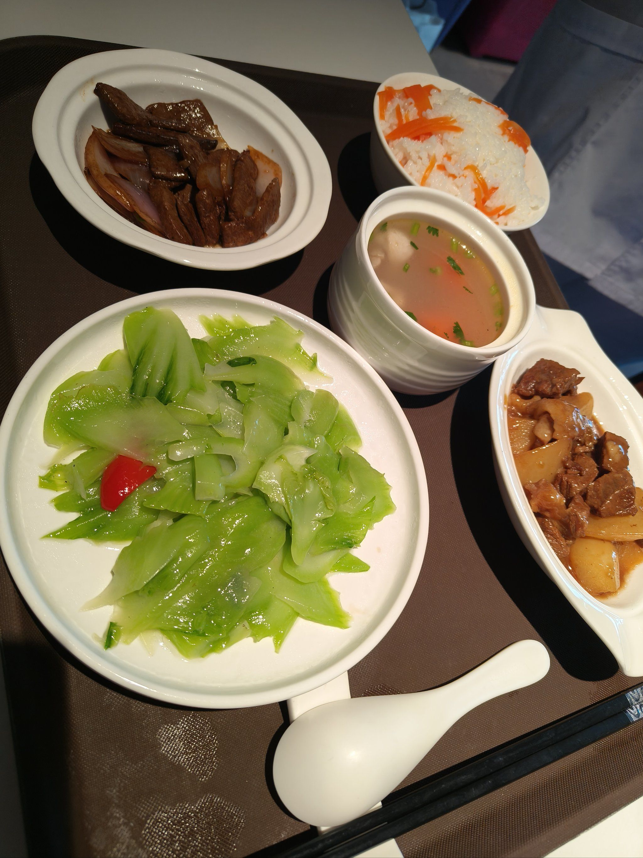 坐月子吃什么菜好