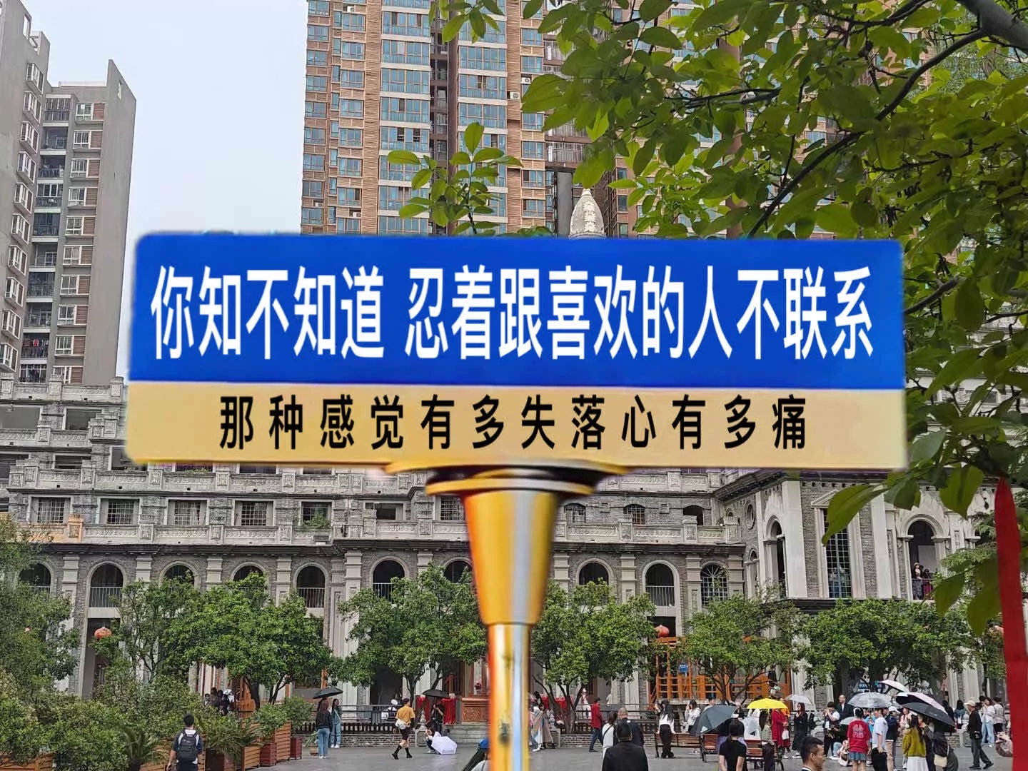 总想当着老公面和别人做,可是不敢给他说,