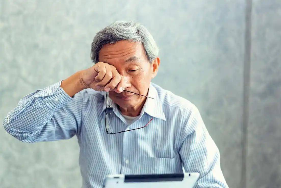 眼睛突然视力下降,看东西模糊