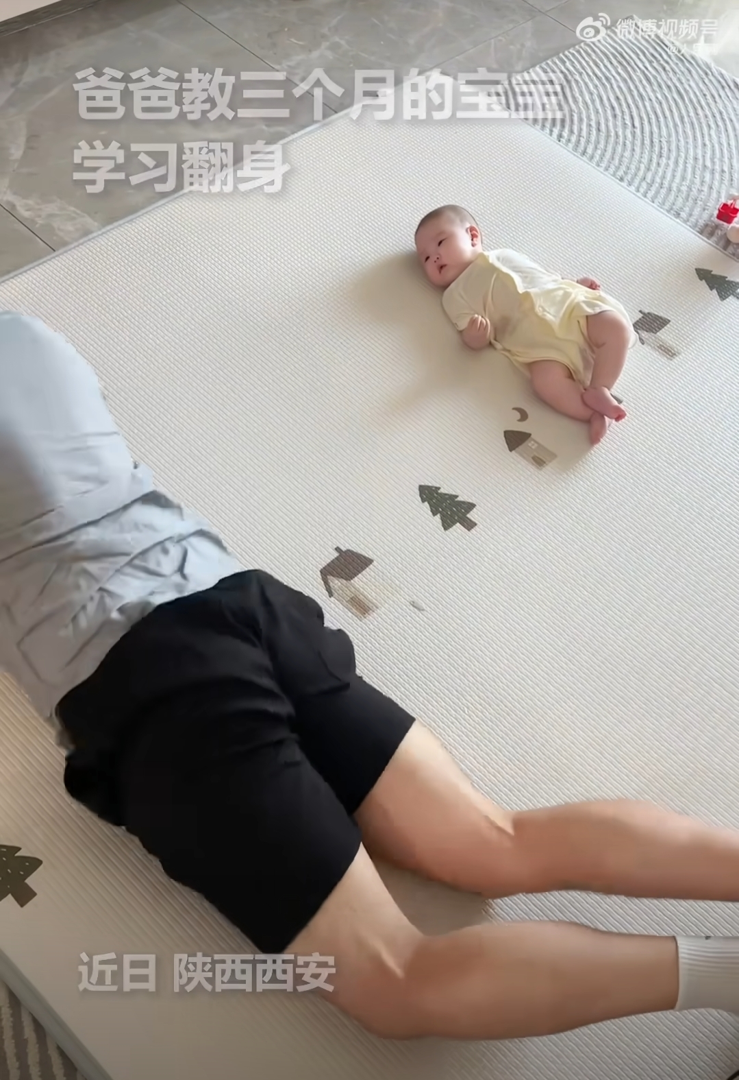 4月宝宝还不会翻身,正常吗?