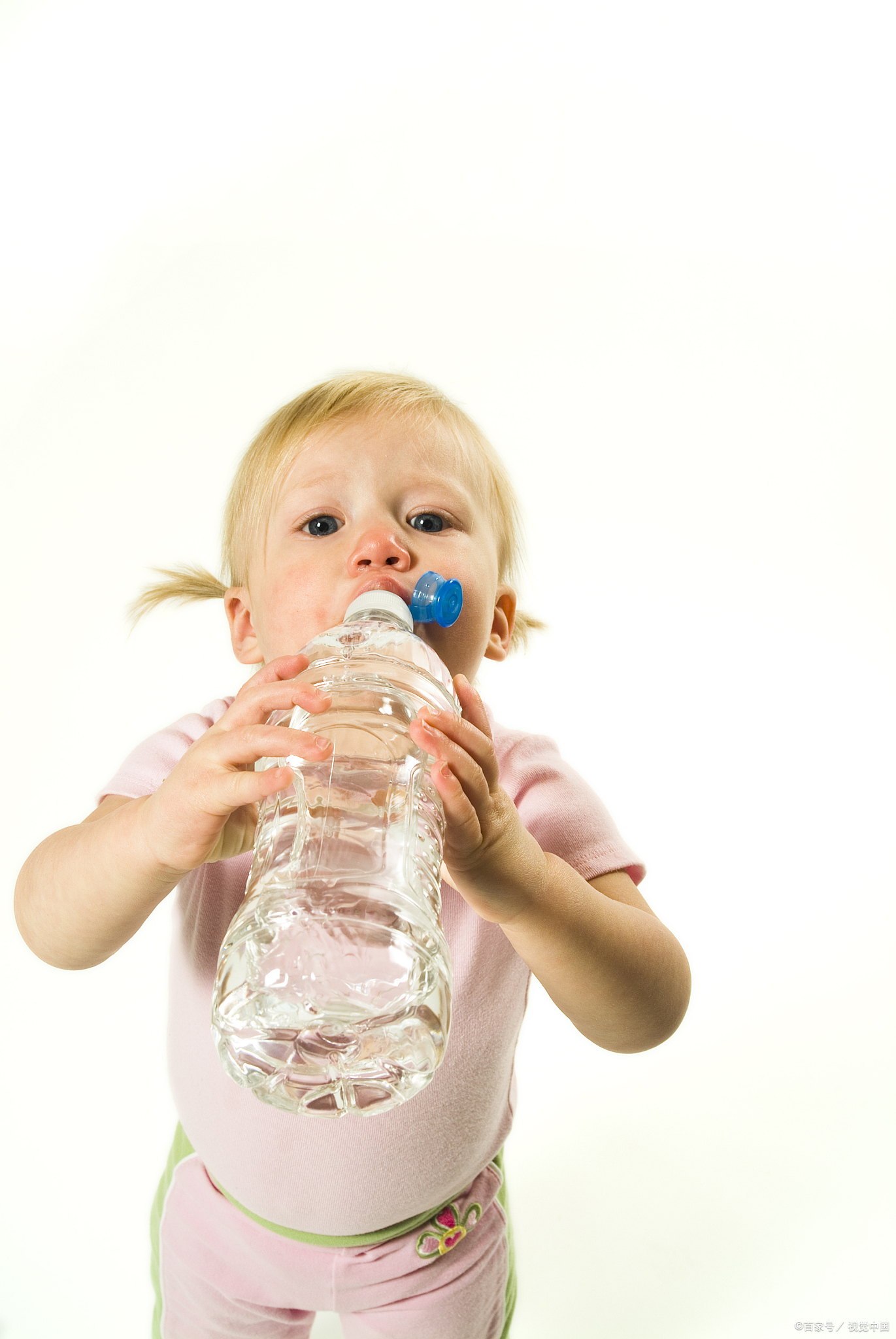 刚出生的宝宝可以喝水吗