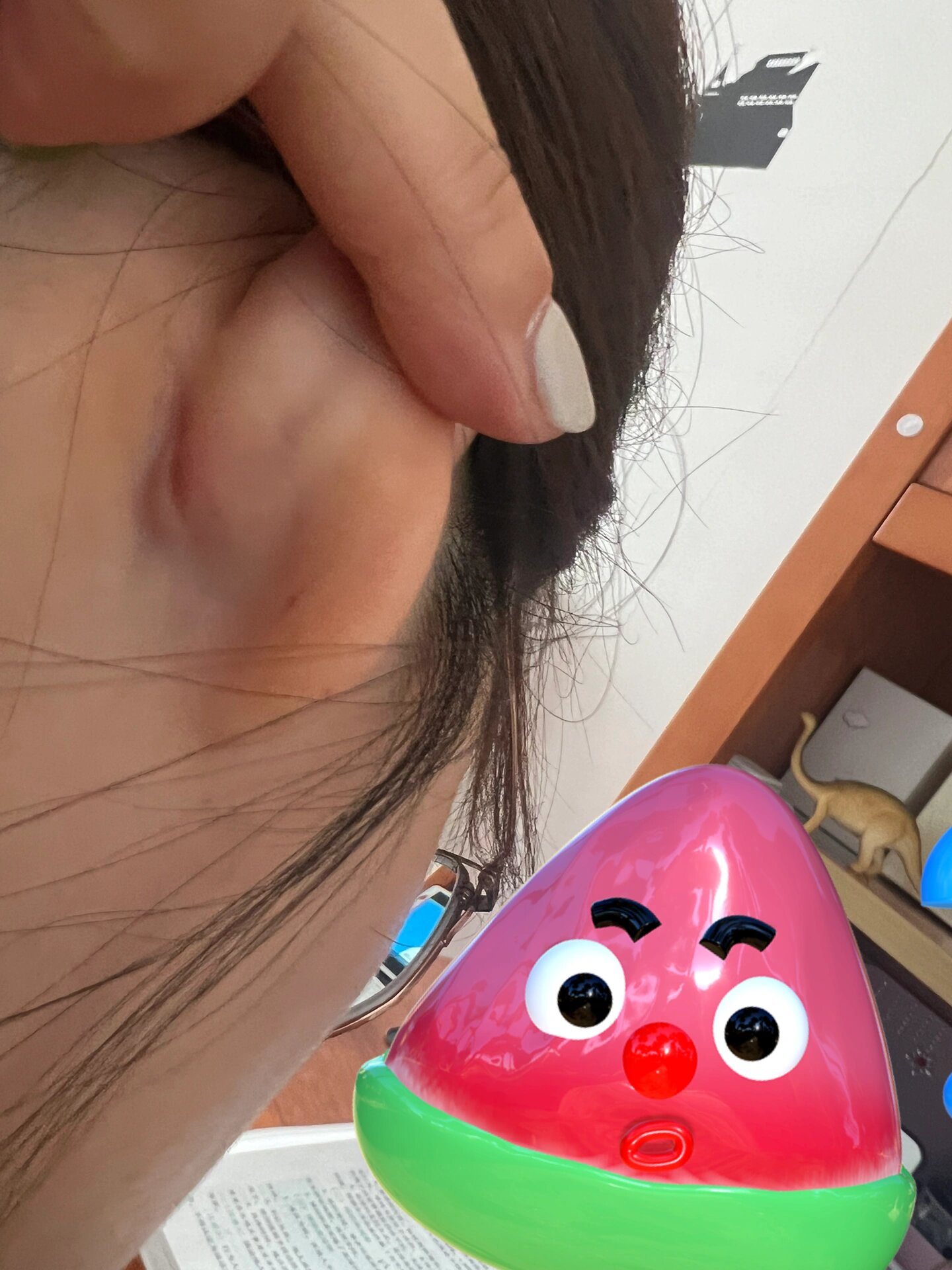 耳朵后面长了个硬疙瘩