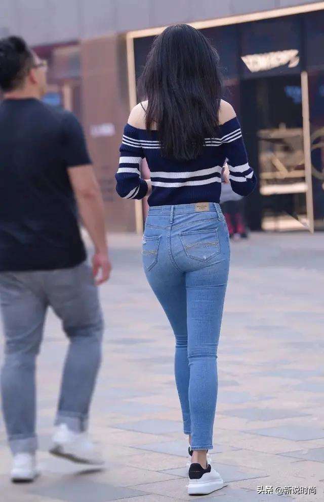 我从小就喜欢看婶婶的身体,现在..