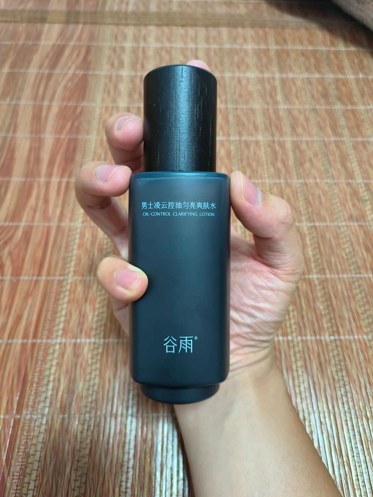 脸上出油严重怎么办