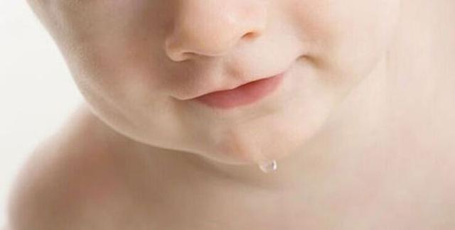 宝宝一岁半一直流口水