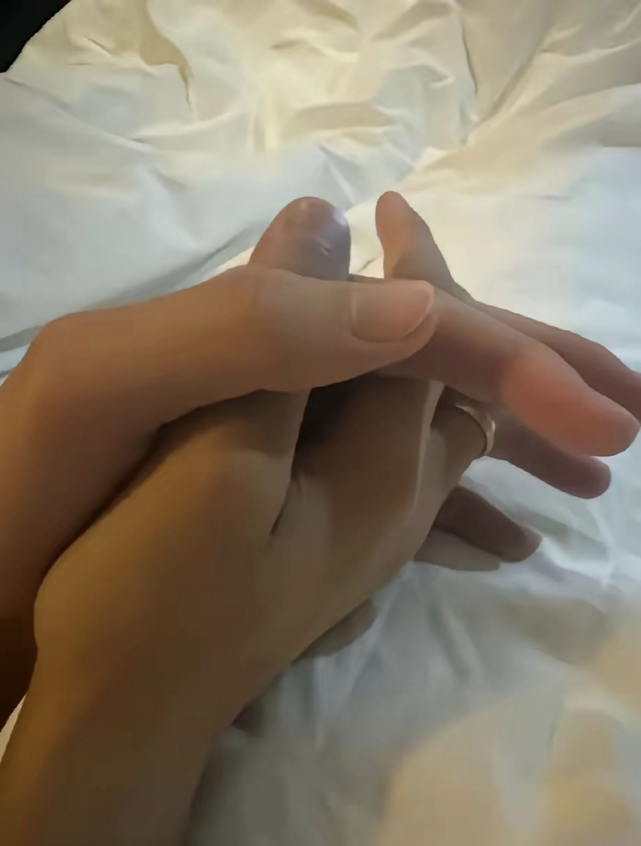 昨天和男友开房了他用手扣我下面我吃他的下面他的下面