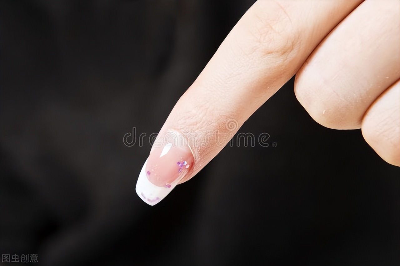 指甲出现黑色竖纹,是严重了吗