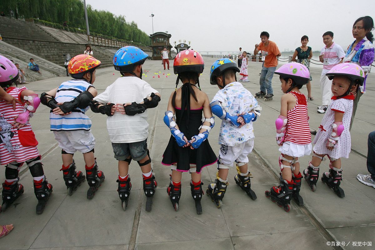 小孩几岁学轮滑合适