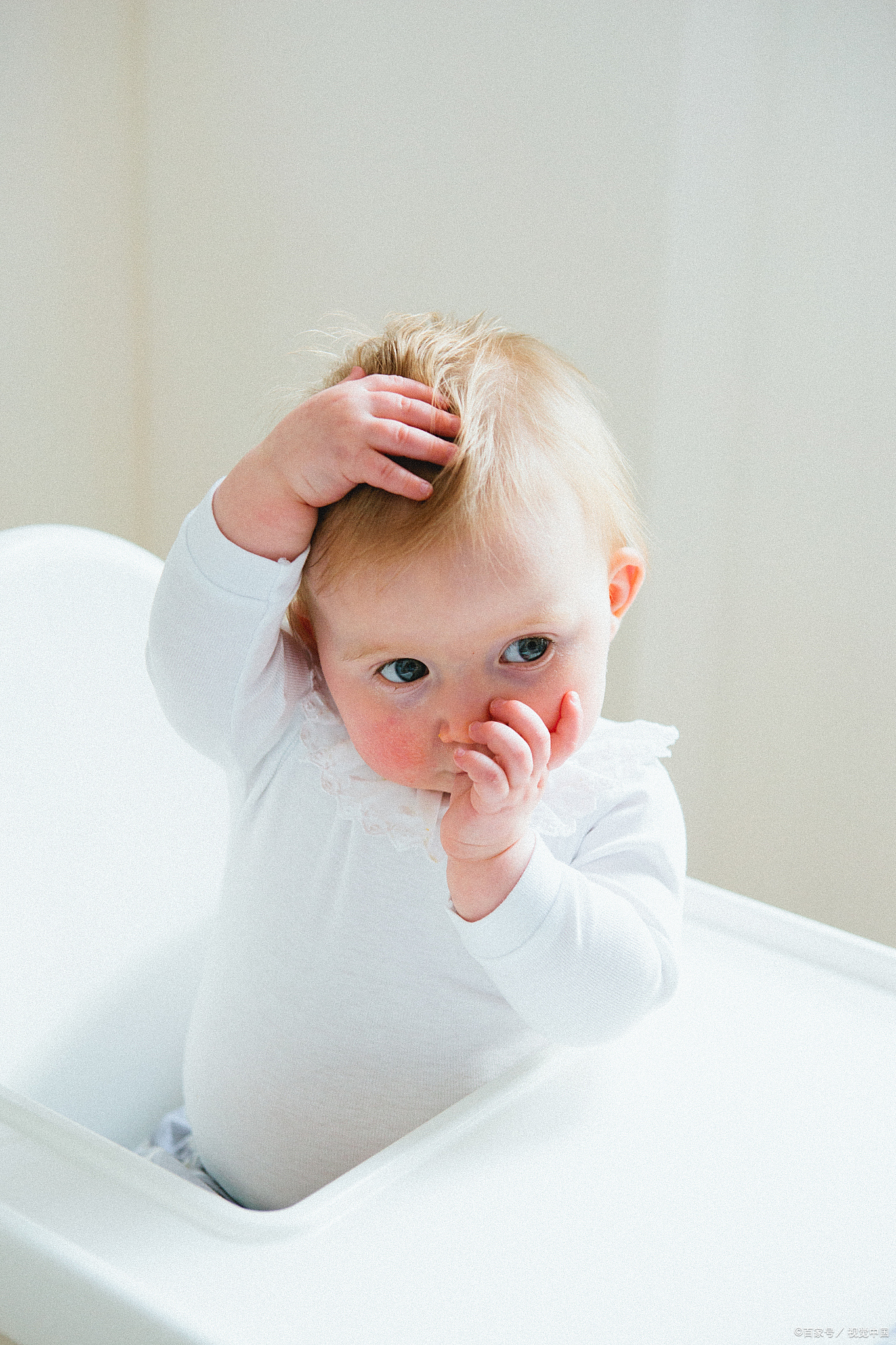 小孩总摇头怎么回事