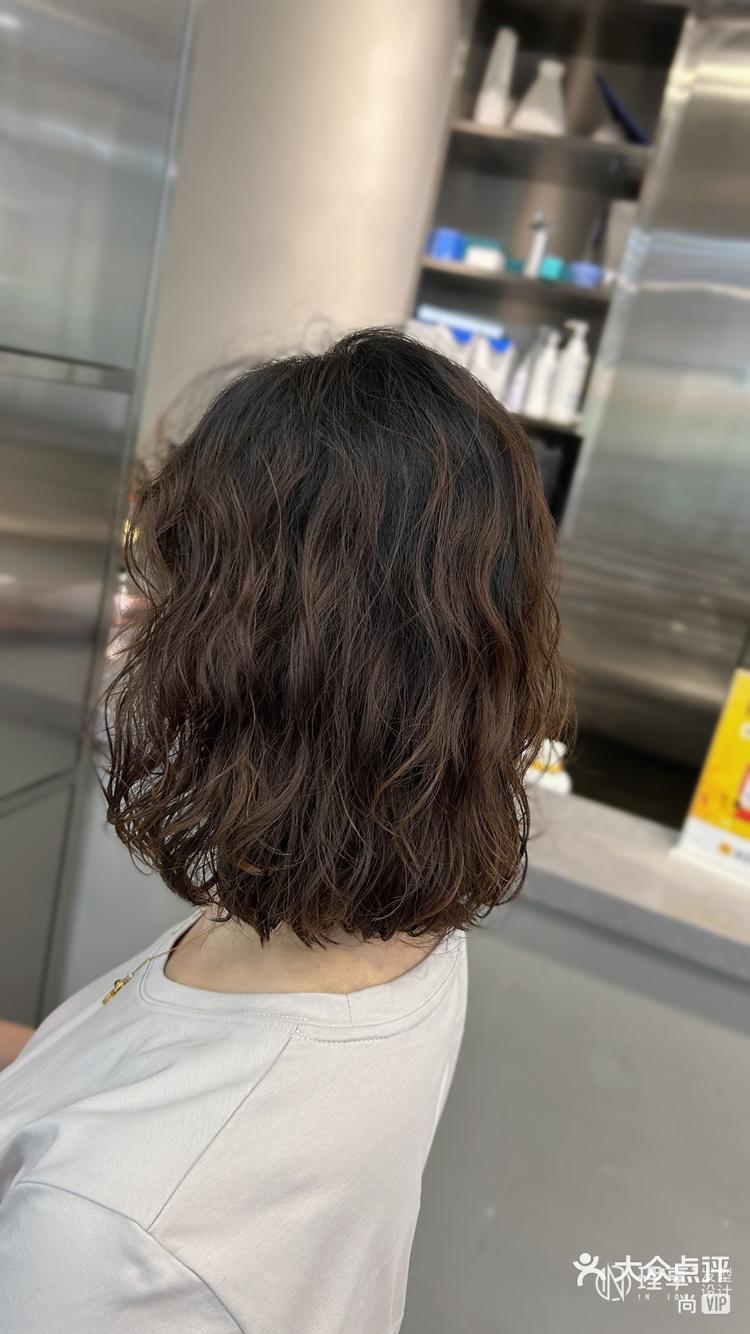 头发自然卷,怎么回事?